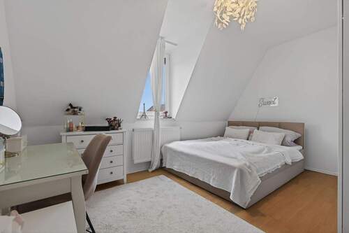 Schlafzimmer - 2 Zimmer Etagenwohnung zum Kaufen in Karlsruhe