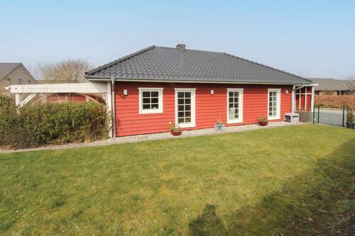 Seitenansicht - Barrierefreies Schwedenhaus mit Erdwärme in Husby