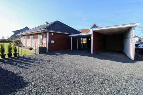 Platz für PKW und Wohnmobil - 