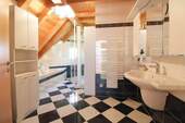 Badezimmer Dusche & Wanne OG - 