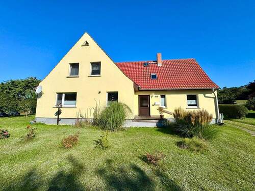 Hausansicht - 7 Zimmer Mehrfamilienhaus, Wohnhaus in Groß Zicker