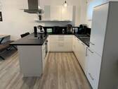 Einbauküche mit Theke - 2 Zimmer Etagenwohnung zur Miete in Künzelsau