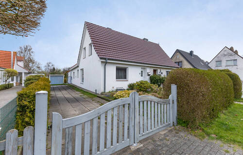 Außenansicht - Solide Doppelhaushälfte mit weitläufigem Grundstück und Modernisierungspotenzial in Lunden