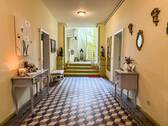 Historischer Eingangsflur mit Fliesen - 