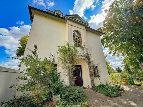 Seitenansicht des historischen Herrenhauses - 1 Zimmer Mehrfamilienhaus, Wohnhaus zum Kaufen in Wurzen