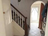 Flur mit Treppe ins OG - 