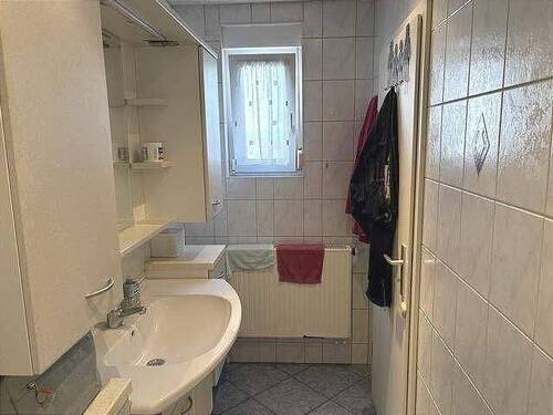Bad mit Dusche - 
