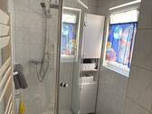 Bad mit Dusche - 