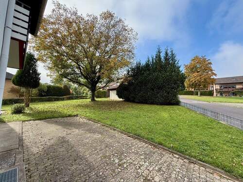 Blick zum Hintergarten - 