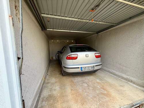 Eine von zwei Außengaragen - 