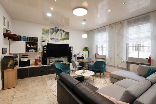 Wohnzimmer OG - 1 Zimmer Mehrfamilienhaus, Wohnhaus in Ansbach