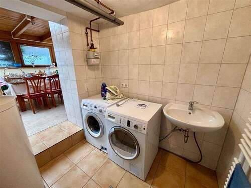 Hauswirtschaftsraum mit Heizung - 