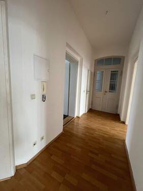 Flur - 3 Zimmer Etagenwohnung zur Miete in Halle