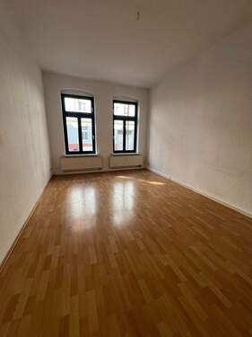 Wohnzimmer - 3 Zimmer Etagenwohnung in Halle