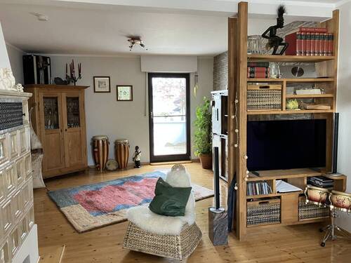 EG: Wohnzimmer mit Blick Richtung Terrasse - 