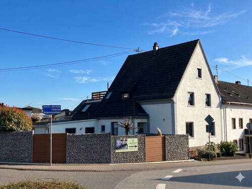 Ansicht Rheinstraße/Seitenstraße - 4 Zimmer Reihenendhaus zum Kaufen in Nauort