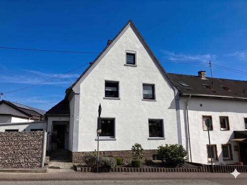 Ansicht Rheinstraße - 4 Zimmer Reihenendhaus in Nauort