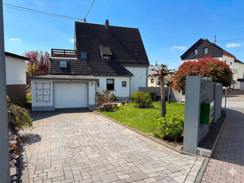 Ansicht Zufahrt & Garten - 