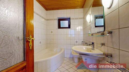 Tageslichtbad mit Wanne - 