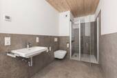 Badezimmer mit Dusche - 