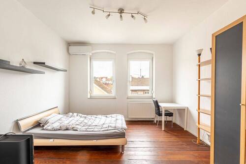 Schlafzimmer - 4 Zimmer Etagenwohnung zum Kaufen in Stuttgart