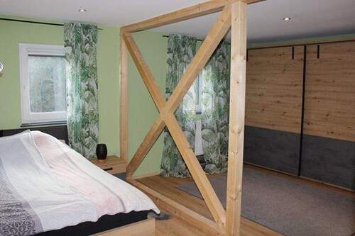 Schlafzimmer OG II.JPG - 