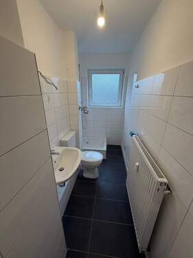 Bad mit Dusche - 