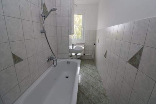 Bad mit Wanne - Für Sparfüchse...günstige 3-RW mit Wanne u. Balkon!!!