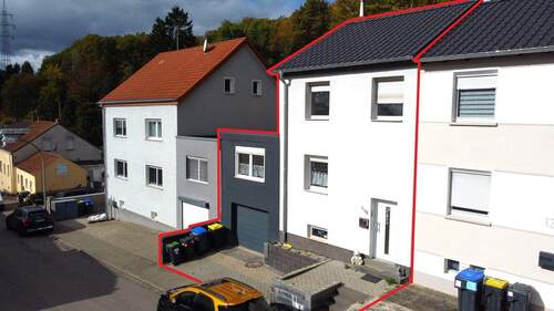 Gebäudefront - Saniertes Reihenmittelhaus in ruhiger Lage von SB-Altenkessel