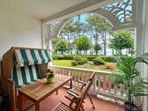 Terrasse mit Meerblick - Mit Ostseeblick: Attraktive Ferienwohnung in erster Reihe zum Strand