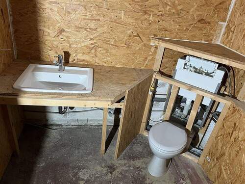 Zusatztoilette im Bau - 