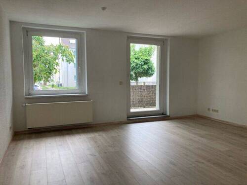 Wohnzimmer - 3 Zimmer im Erdgeschoß - 482,00&nbsp;EUR Kaltmiete, ca.&nbsp; 72,90&nbsp;m&sup2;&nbsp;Wohnfl&auml;che