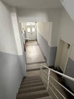 Treppenhaus zum Eingang - 