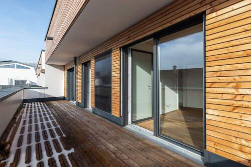 großzügige Dachterrasse - 