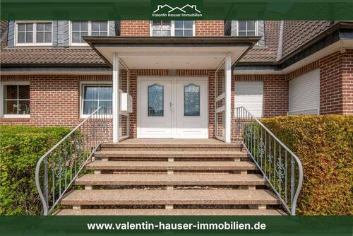 Aussenansicht - Attraktive Dachgeschosswohnung mit Kamin und PKW-Stellplatz