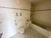 Bad mit Badewanne und WMA - 