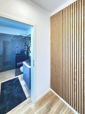 Flur zum Badezimmer im EG - 
