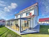 Rückansicht - Perfektes Designer-Juwel: EFH Neubaugebiet, Baujahr 2018, Erdwärmepumpe, Energieeffizienzklasse A+