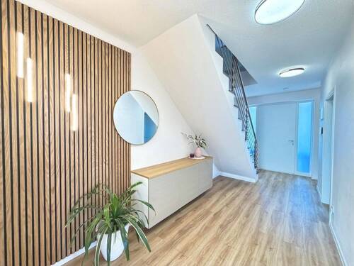 Diele - 6 Zimmer Einfamilienhaus zum Kaufen in Sehnde