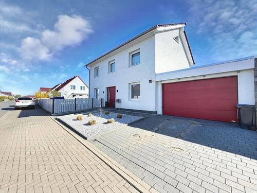 Ansicht seitlich m. Garage - 