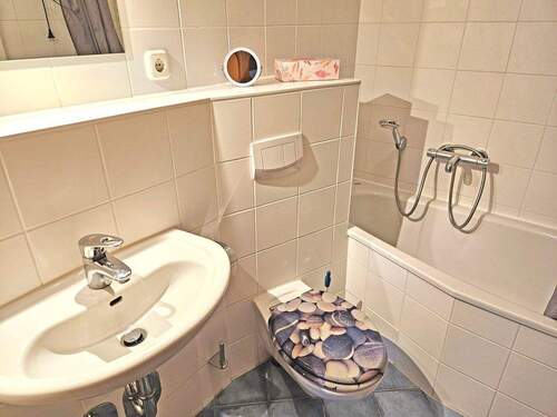 Bad mit Badewanne - 