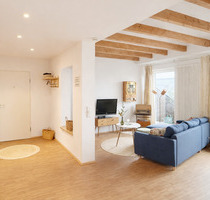 Düsseldorf-Unterbilk - Lichtdurchflutete Dachgeschosswohnung mit zwei Terrassen und Aufzug