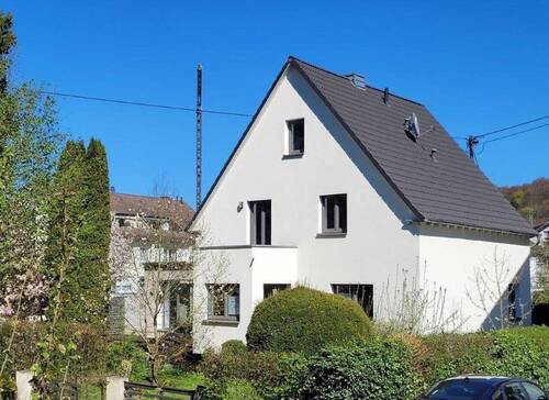 Vorderansicht - Familienfreundliches Einfamilienhaus am Rhein