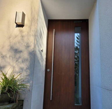 Haustür - 8 Zimmer Einfamilienhaus zum Kaufen in Unkel