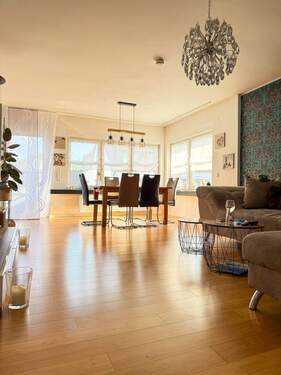 Blick von Wohn- in den Essbereich - 3 Zimmer Etagenwohnung in Pforzheim