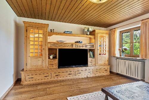 Wohnzimmer mit Zugang zum Gart - Terrassenwohnung mit 65,00 m&sup2; in Unterwössen zum Kaufen