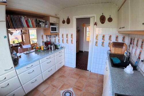 Küche mit Durchreiche - 