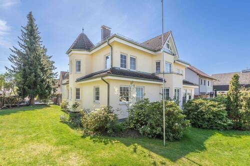 Titelbild - KENSINGTON - EXKLUSIV - Gepflegtes Mehrfamilienhaus mit 4 Wohneinheiten, Tiefgarage & Pool!