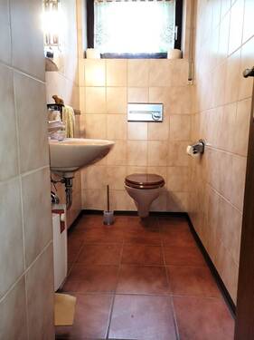 Gäste-WC in Erdgeschoss - 