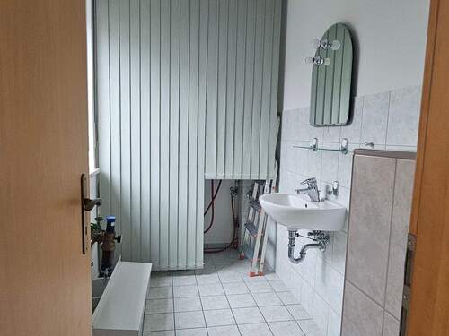 Hausanschlussraum mit Heizung und Gäste-WC - 